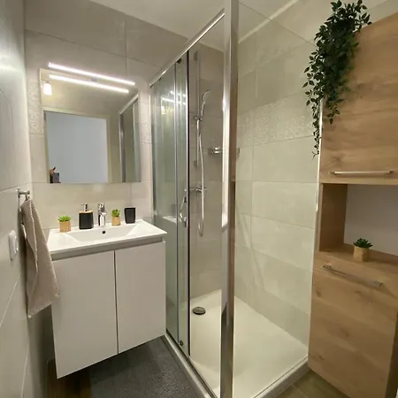 Apartment Proche Centre Climatise 4 Personnes *